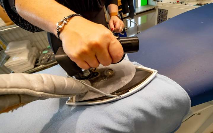 Pressing écologique pour vêtements et pièces délicates